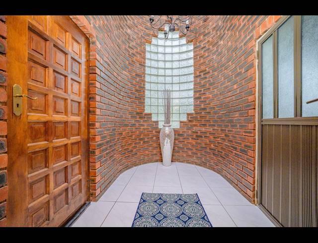 4 BEDROOM HOUSE FOR SALE IN MOUNT VERNON